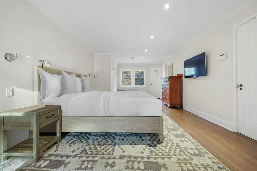 8 Merestone Terrace Bronxville NY 10708
