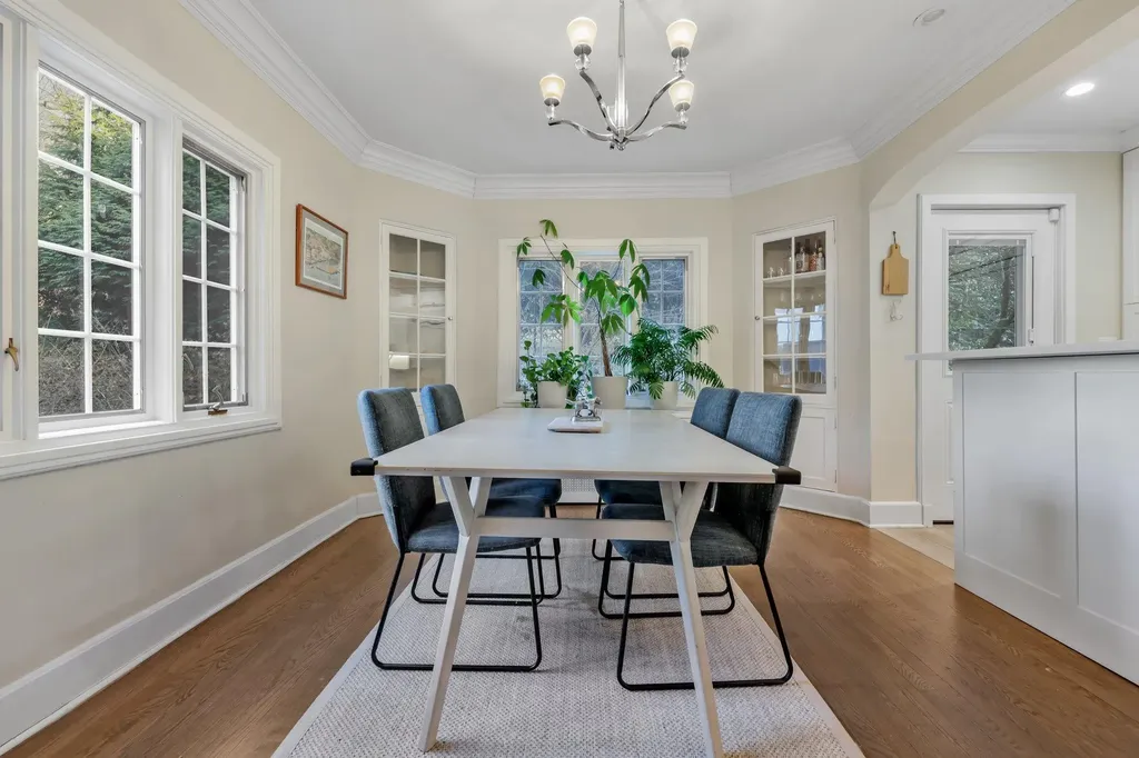 8 Merestone Terrace Bronxville NY 10708