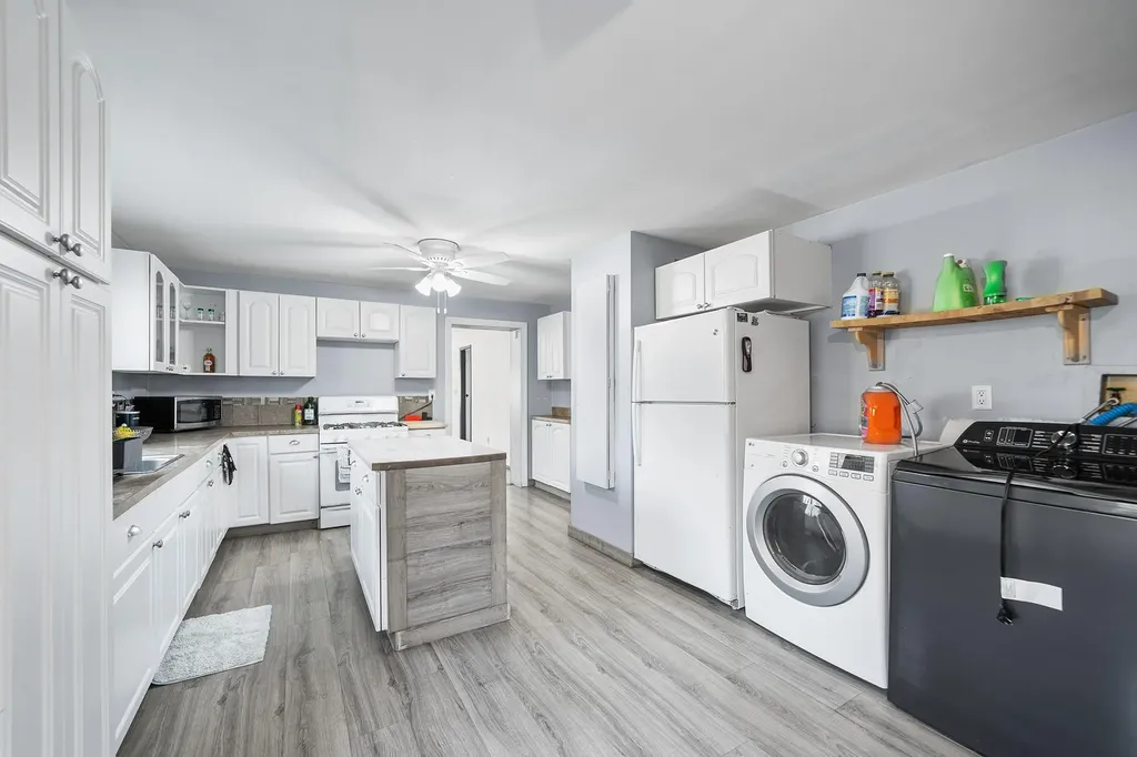 1695 N Thompson Drive Bay Shore NY 11706