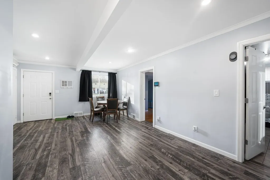 1695 N Thompson Drive Bay Shore NY 11706