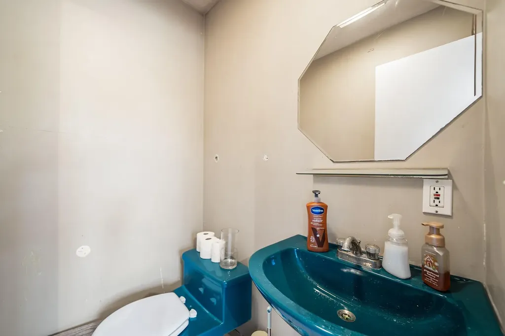 1695 N Thompson Drive Bay Shore NY 11706