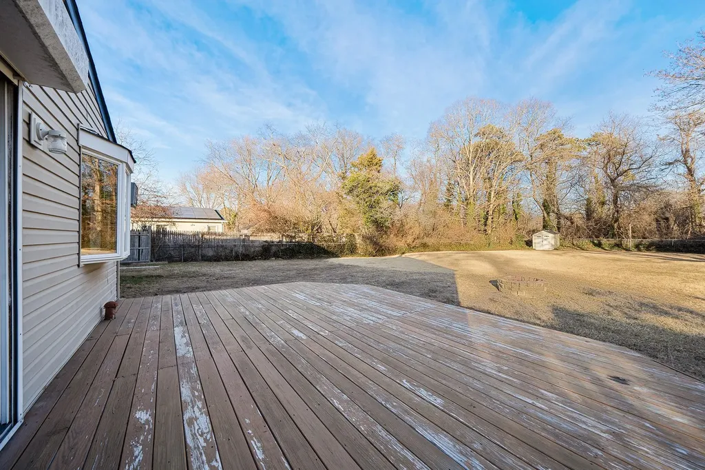 1695 N Thompson Drive Bay Shore NY 11706