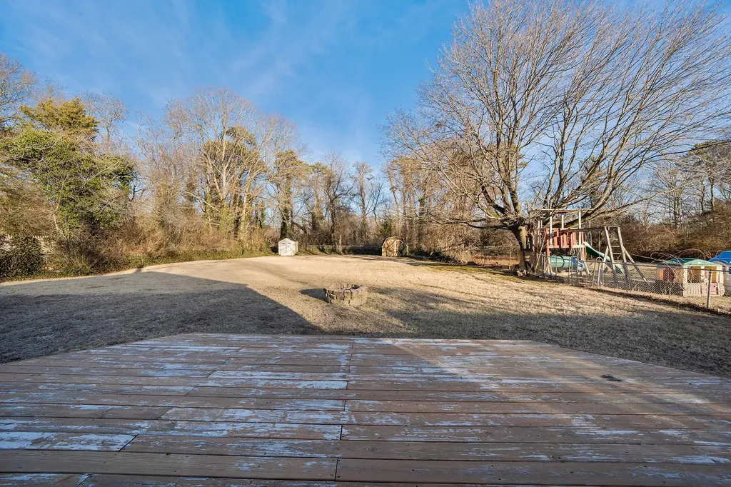 1695 N Thompson Drive Bay Shore NY 11706