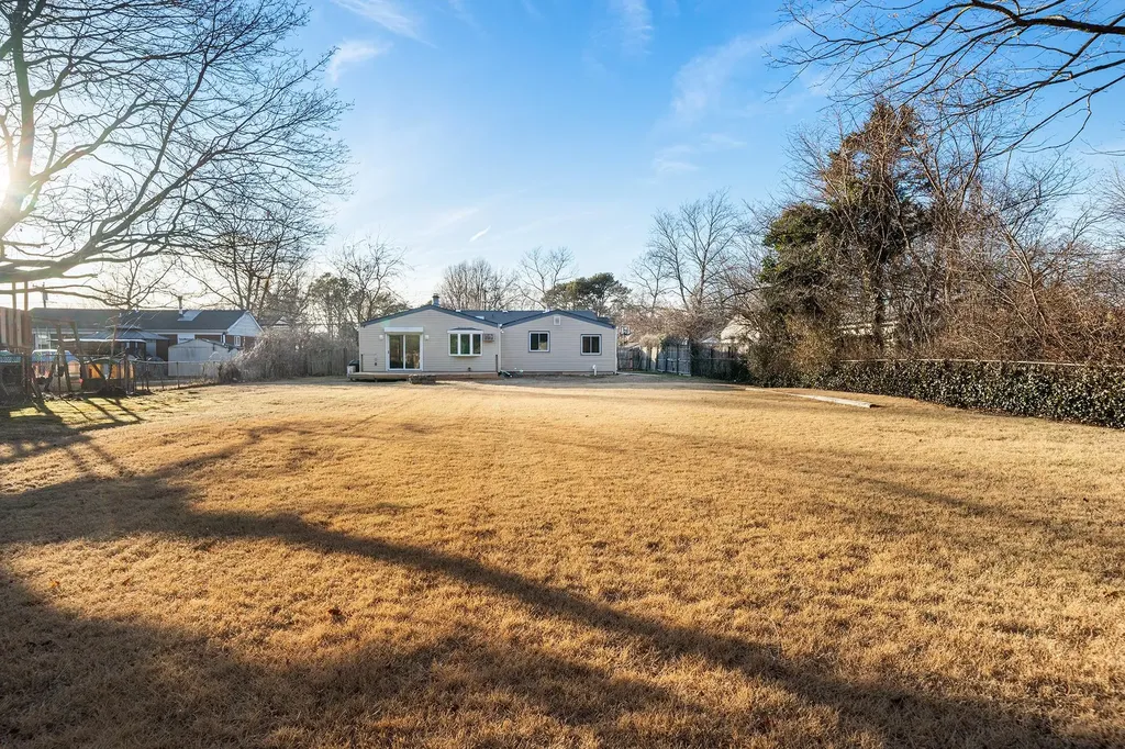 1695 N Thompson Drive Bay Shore NY 11706