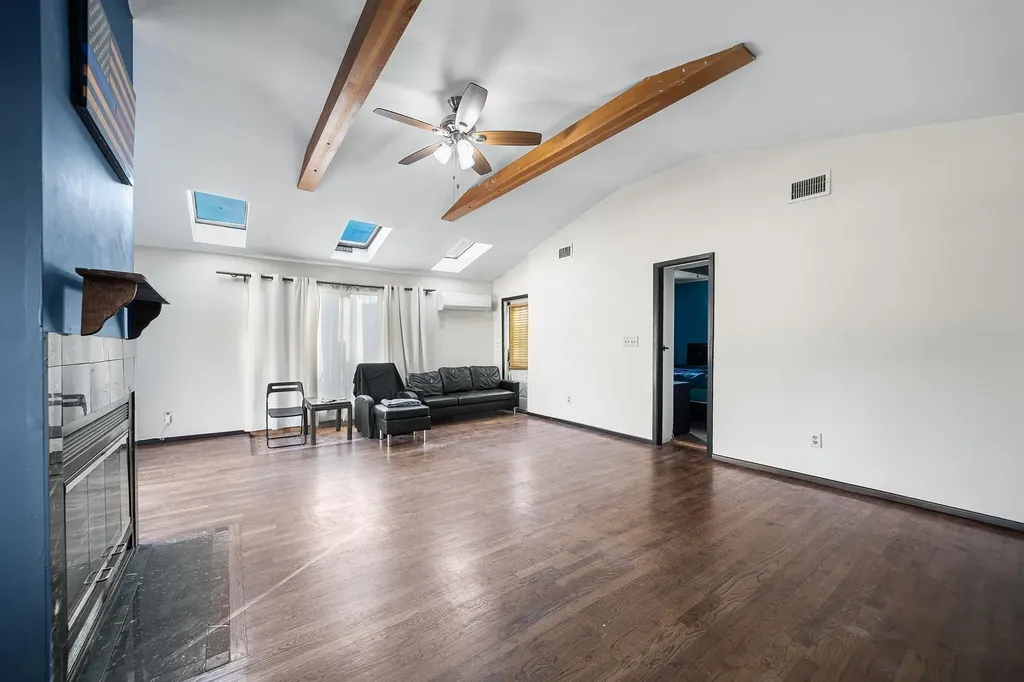 1695 N Thompson Drive Bay Shore NY 11706