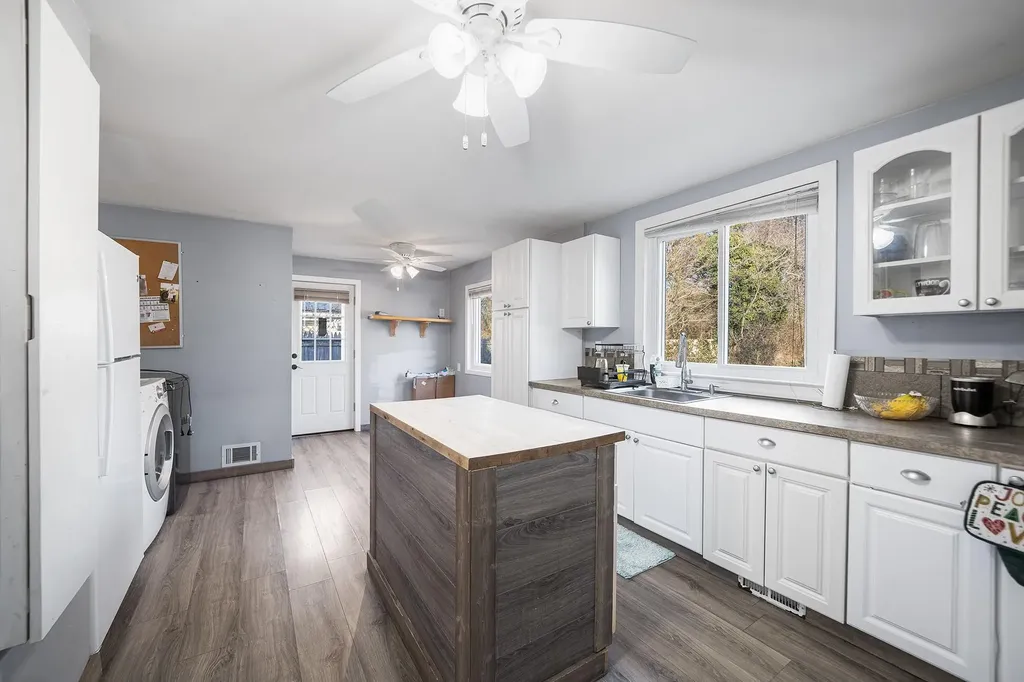 1695 N Thompson Drive Bay Shore NY 11706