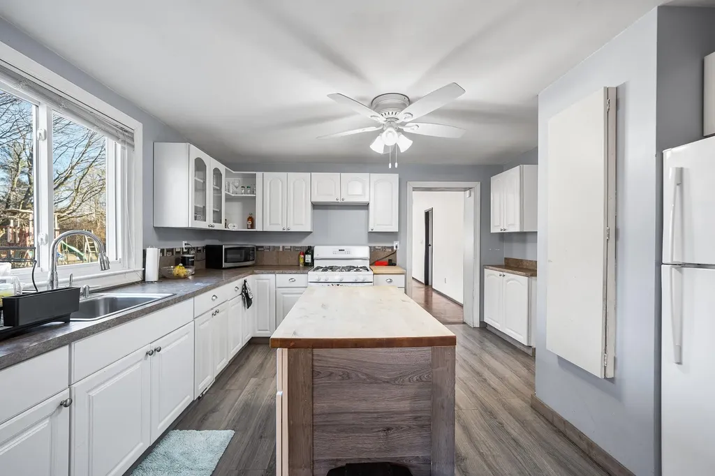 1695 N Thompson Drive Bay Shore NY 11706