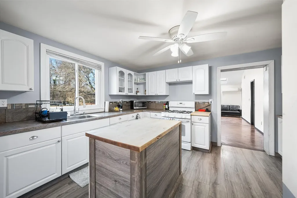 1695 N Thompson Drive Bay Shore NY 11706