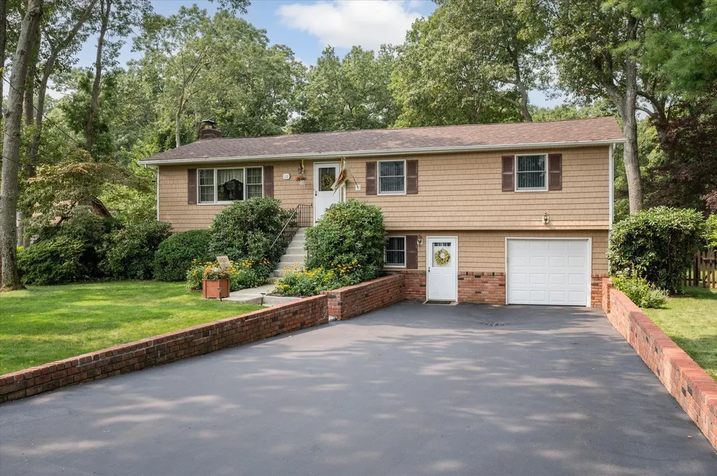 18 Howe Road Brookhaven NY 11727