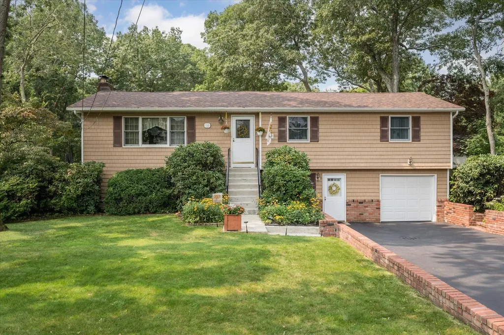 18 Howe Road Coram NY 11727