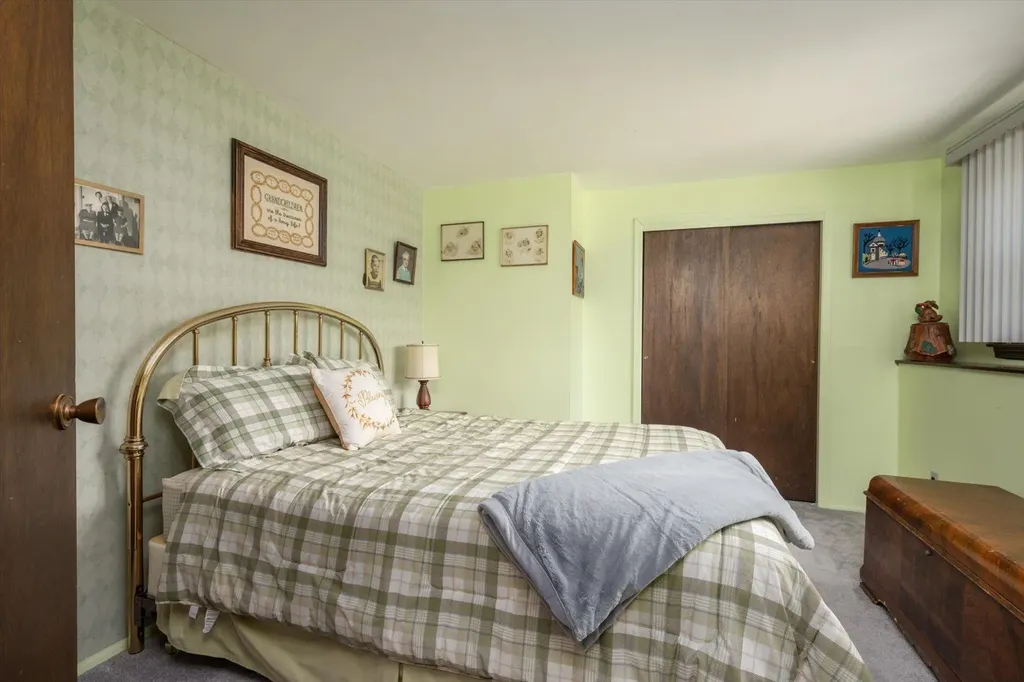 18 Howe Road Coram NY 11727
