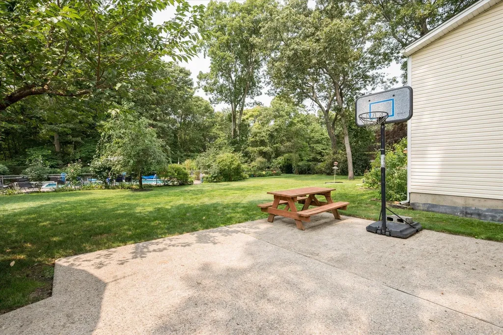 18 Howe Road Coram NY 11727
