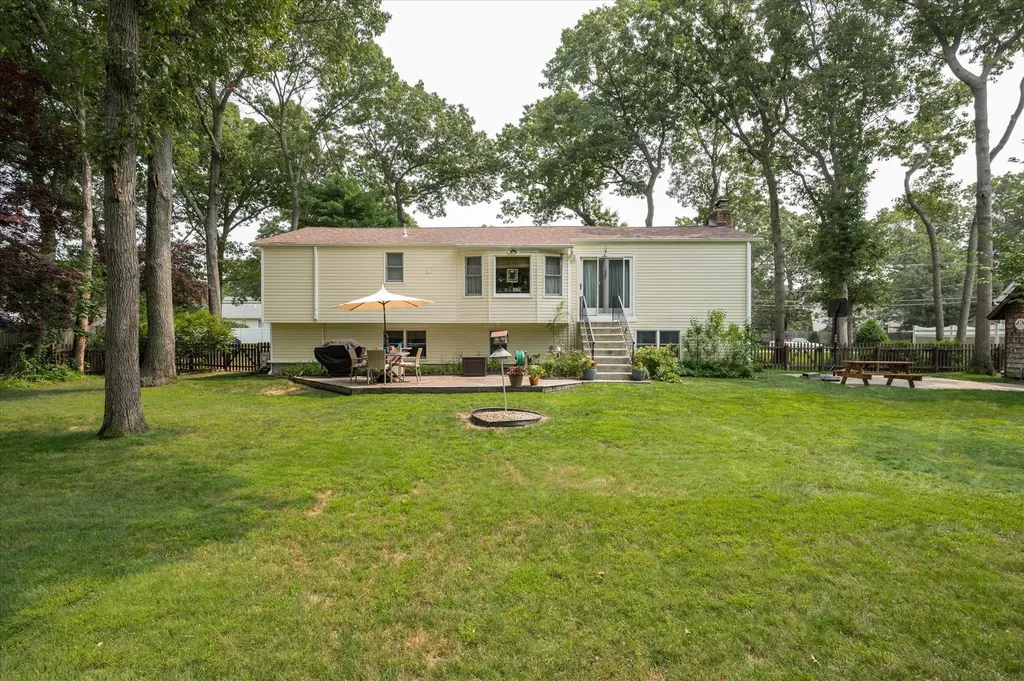 18 Howe Road Coram NY 11727