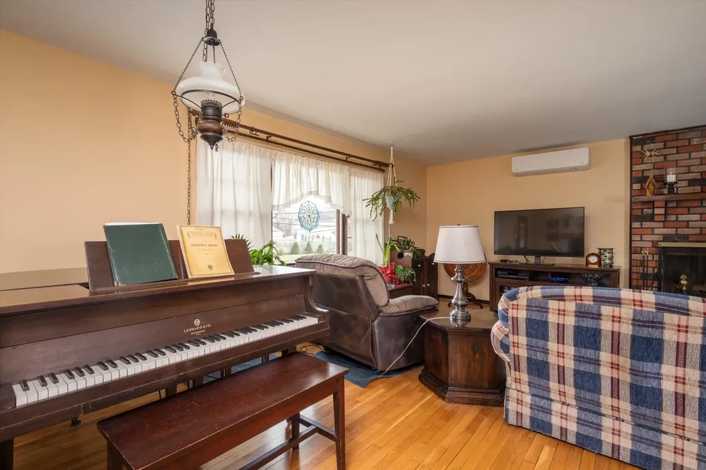 18 Howe Road Coram NY 11727