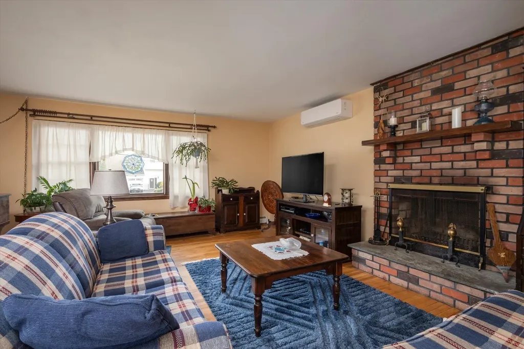 18 Howe Road Coram NY 11727