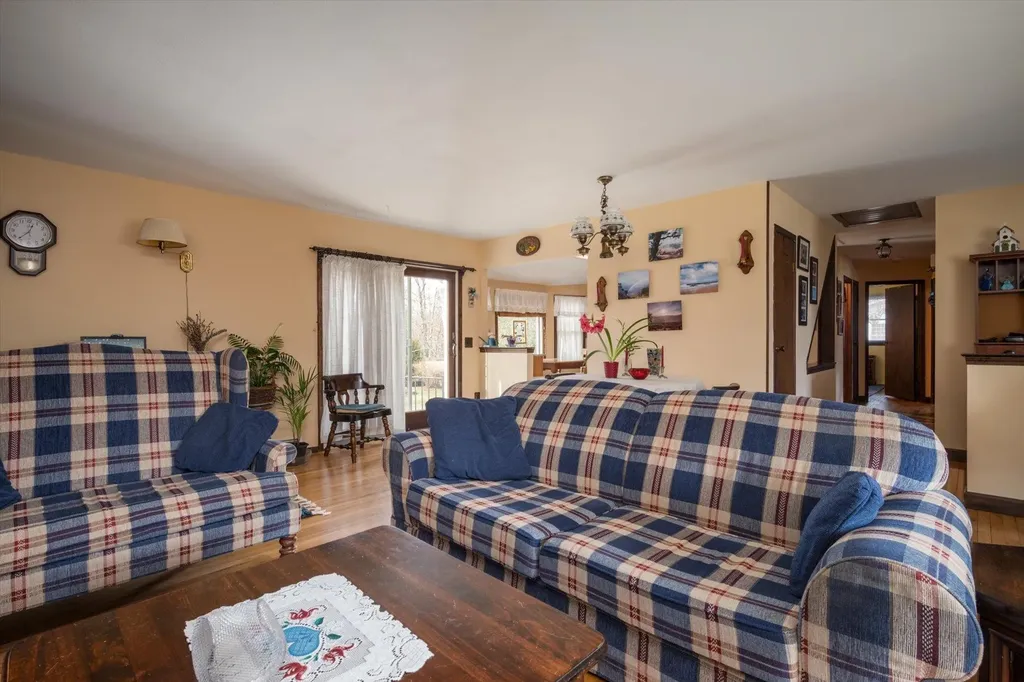 18 Howe Road Coram NY 11727