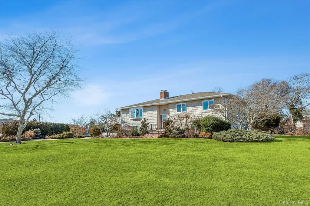 36 Nautilus Drive Hampton Bays NY 11946