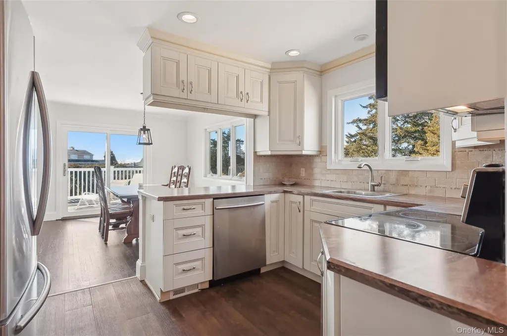 36 Nautilus Drive Hampton Bays NY 11946