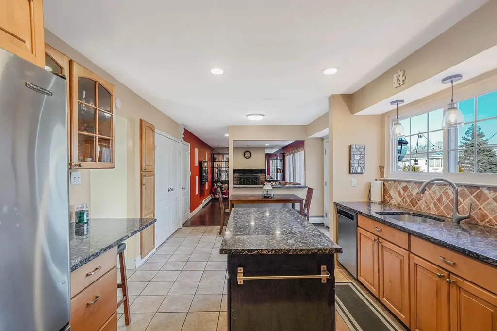 31 Thomas Street Coram NY 11727