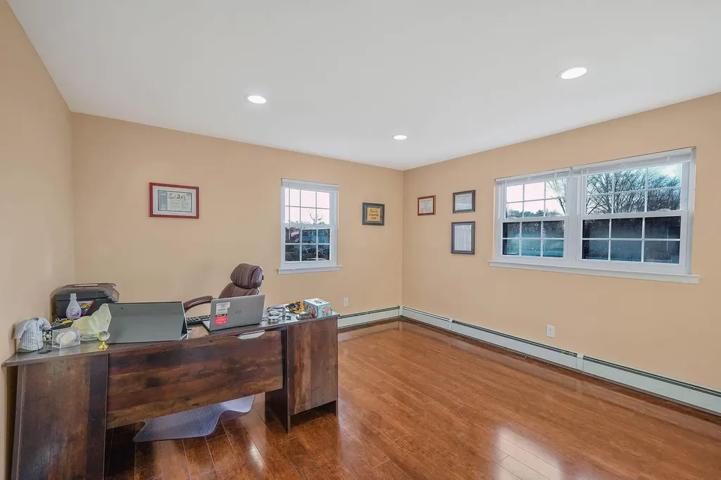 31 Thomas Street Coram NY 11727