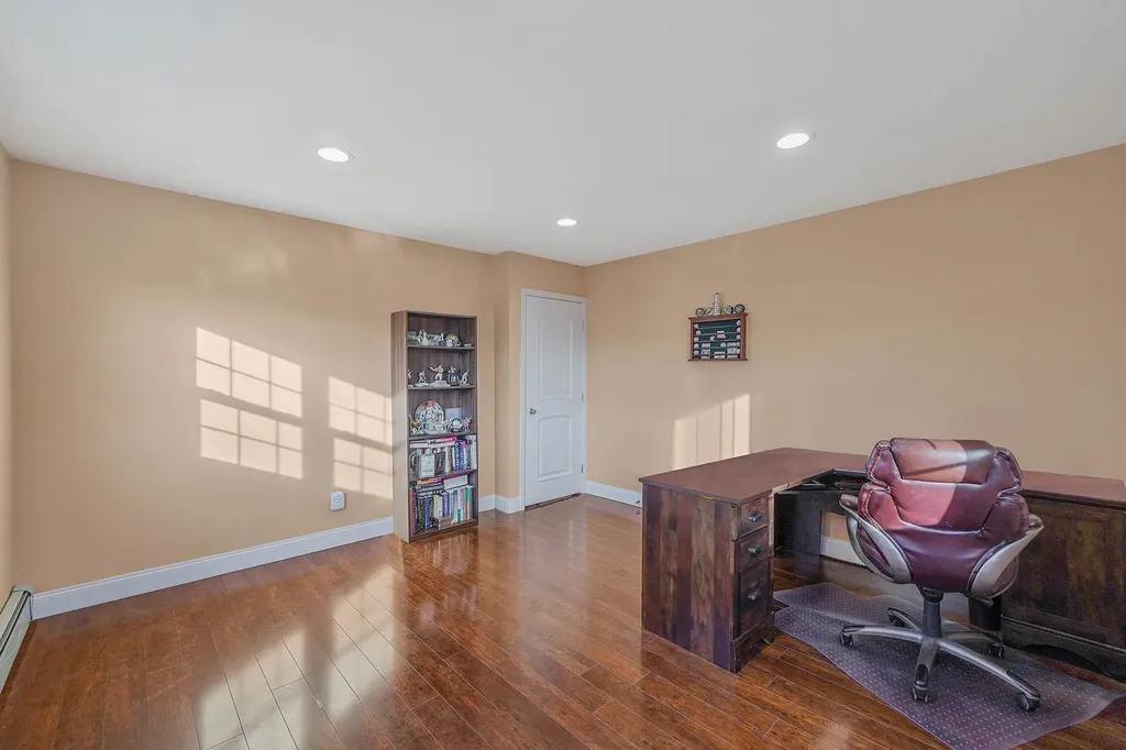 31 Thomas Street Coram NY 11727