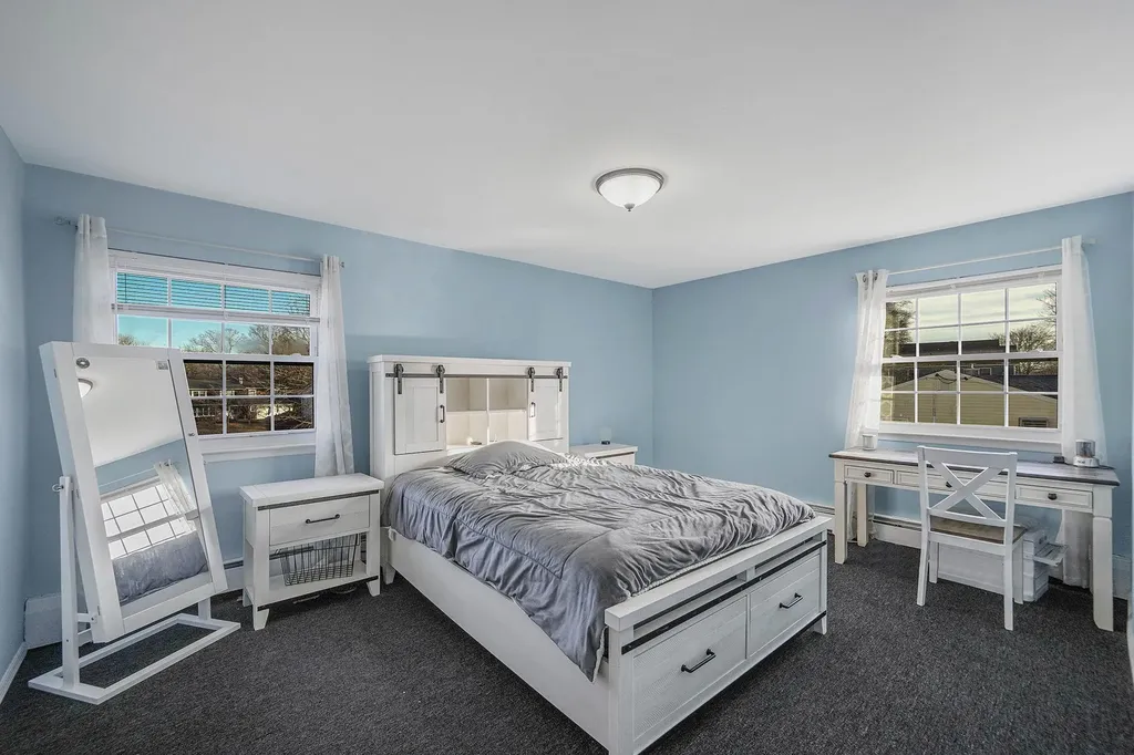 31 Thomas Street Coram NY 11727