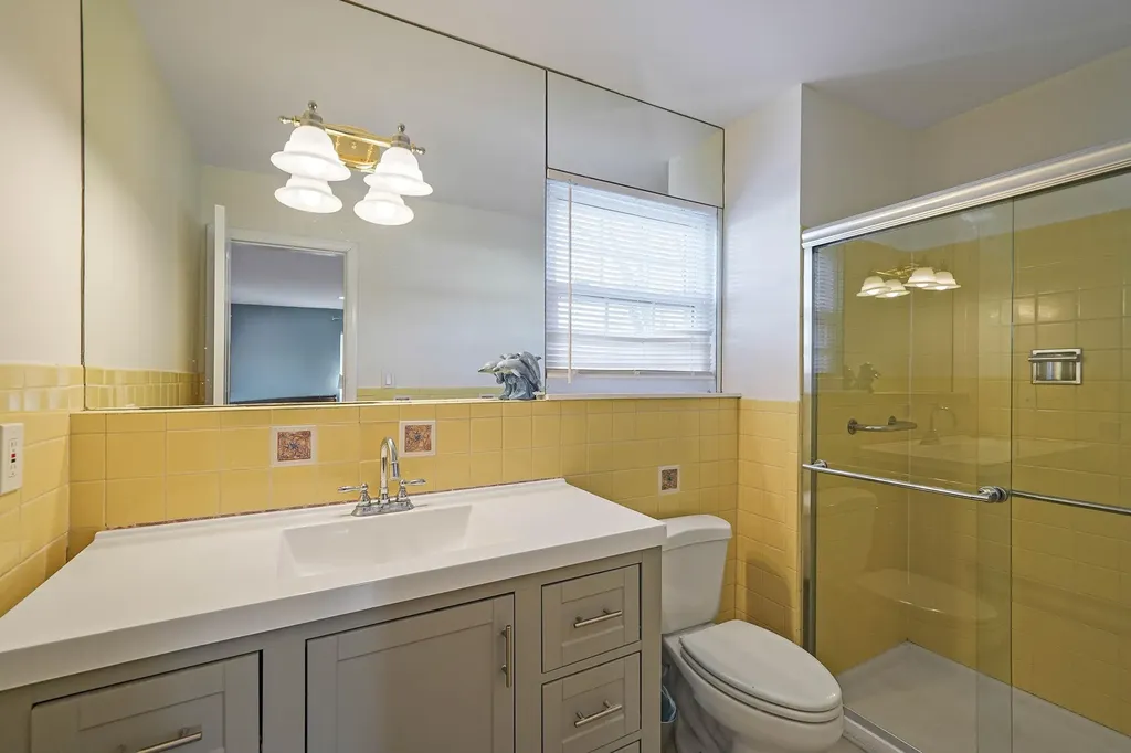 31 Thomas Street Coram NY 11727