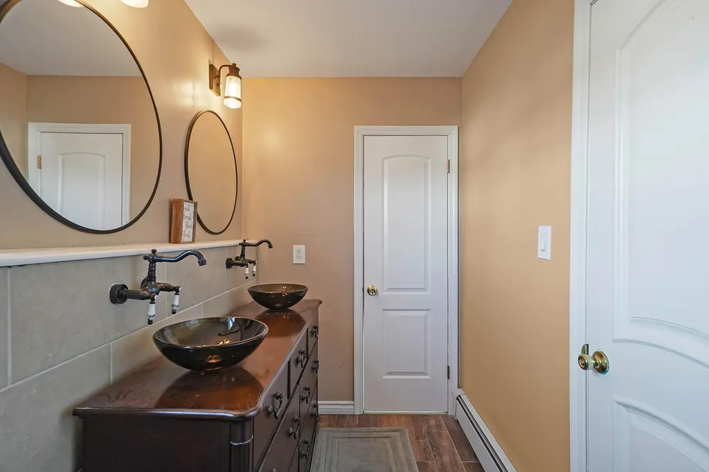 31 Thomas Street Coram NY 11727