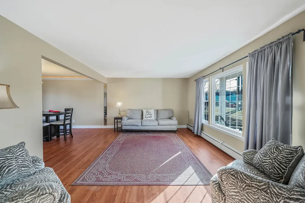 31 Thomas Street Coram NY 11727