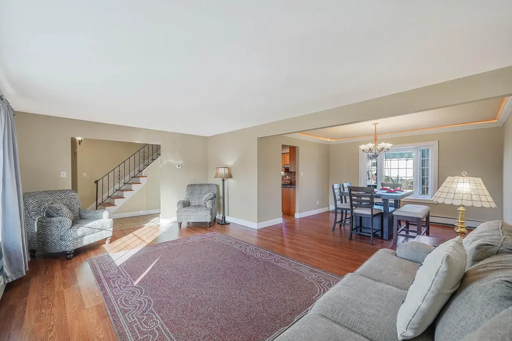 31 Thomas Street Coram NY 11727