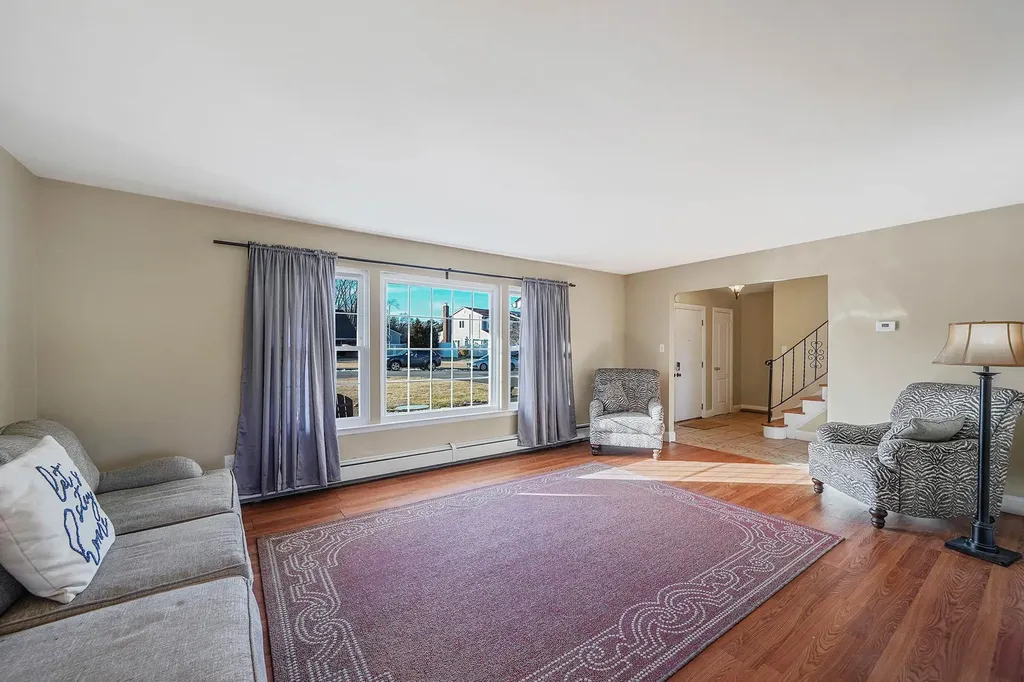 31 Thomas Street Coram NY 11727