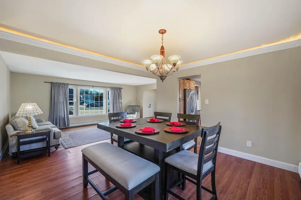 31 Thomas Street Coram NY 11727