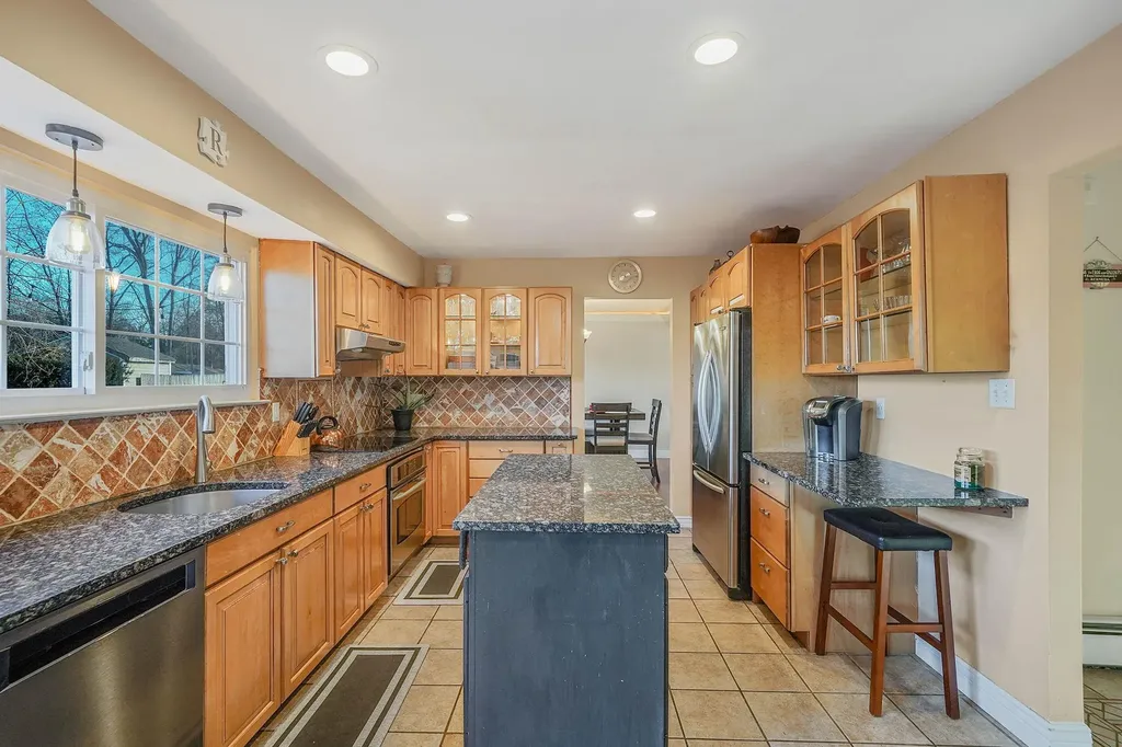 31 Thomas Street Coram NY 11727