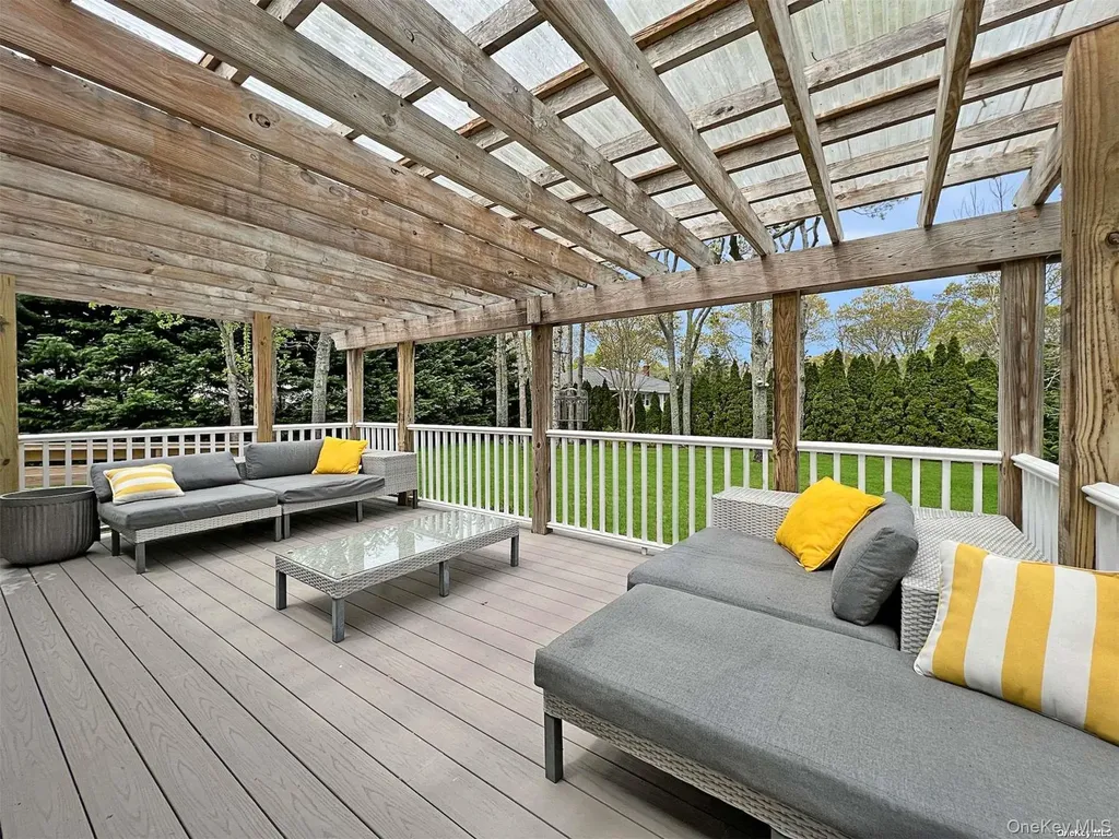 129 Lynncliff Road Hampton Bays NY 11946