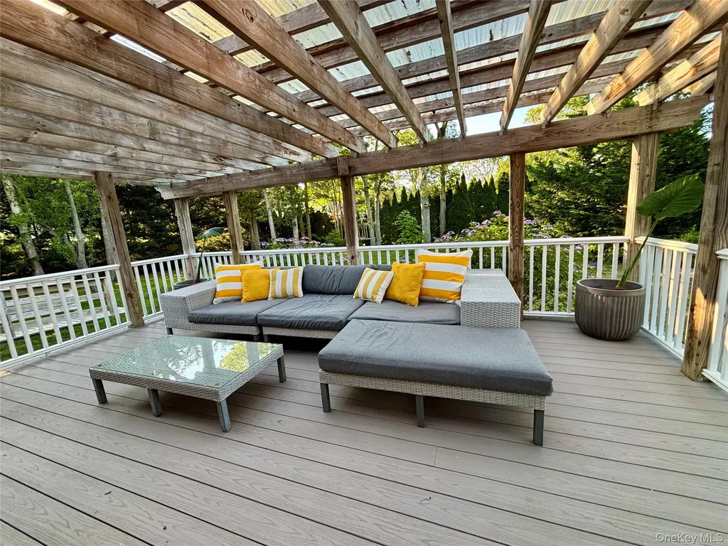 129 Lynncliff Road Hampton Bays NY 11946