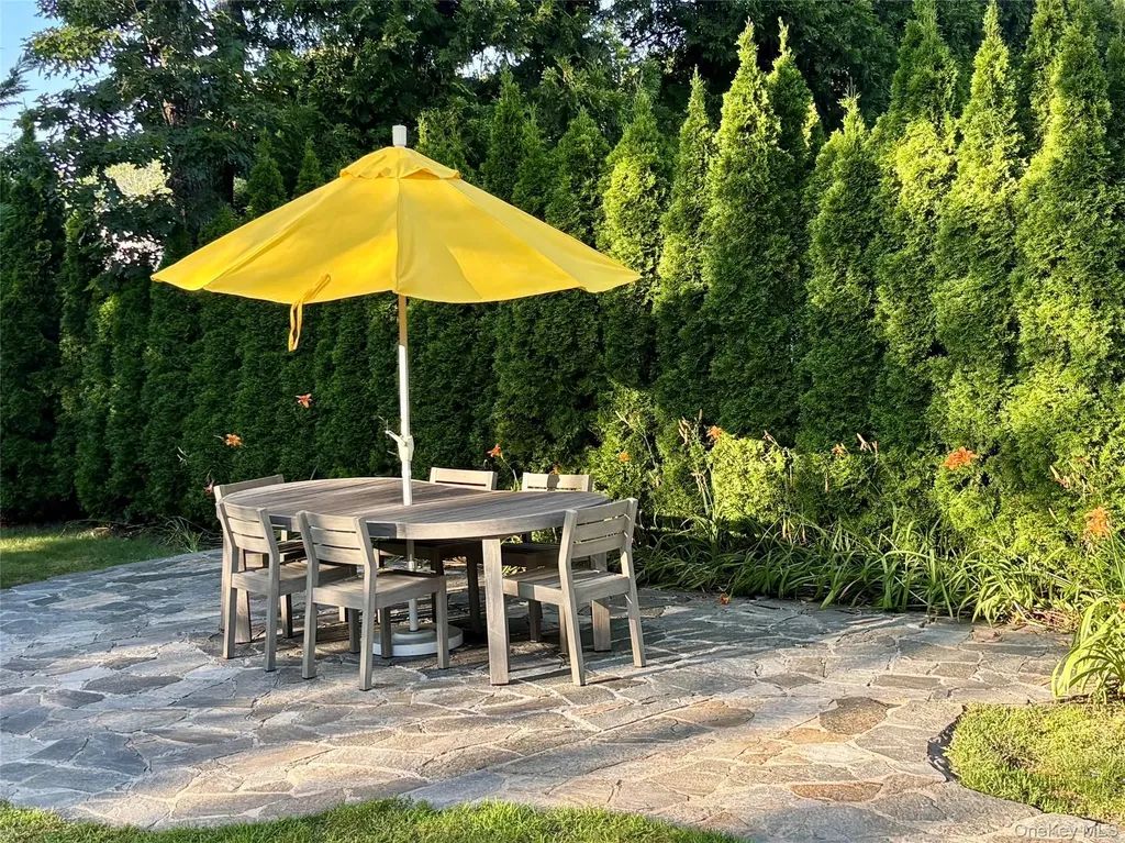 129 Lynncliff Road Hampton Bays NY 11946