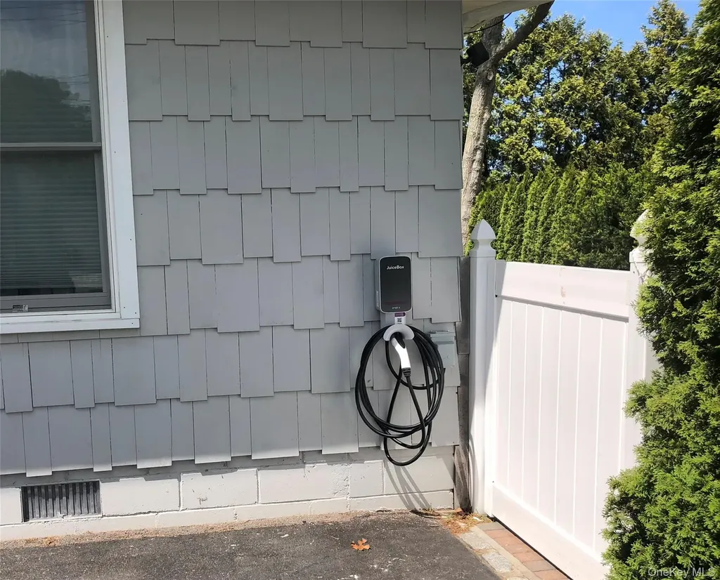 129 Lynncliff Road Hampton Bays NY 11946