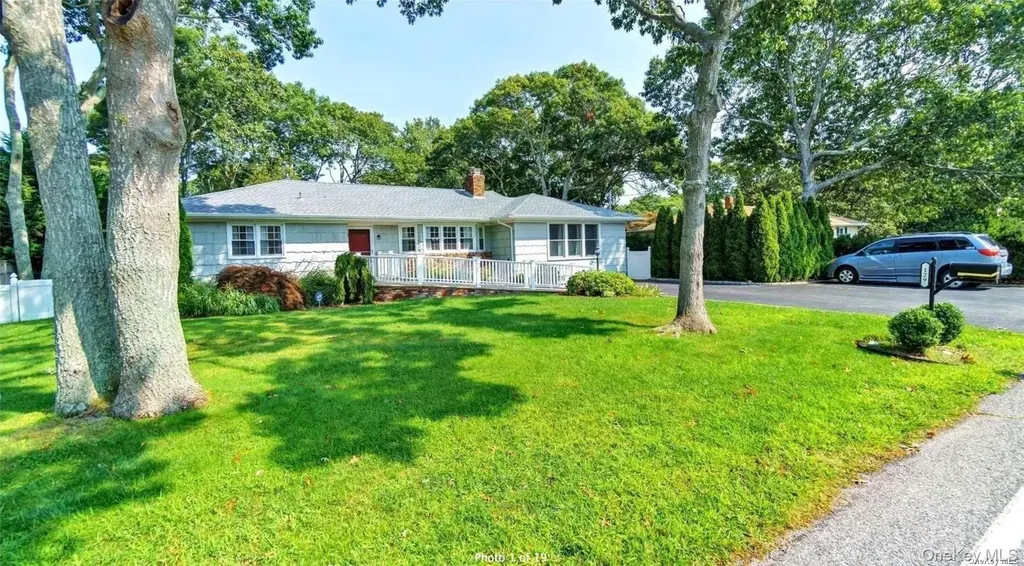 129 Lynncliff Road Hampton Bays NY 11946