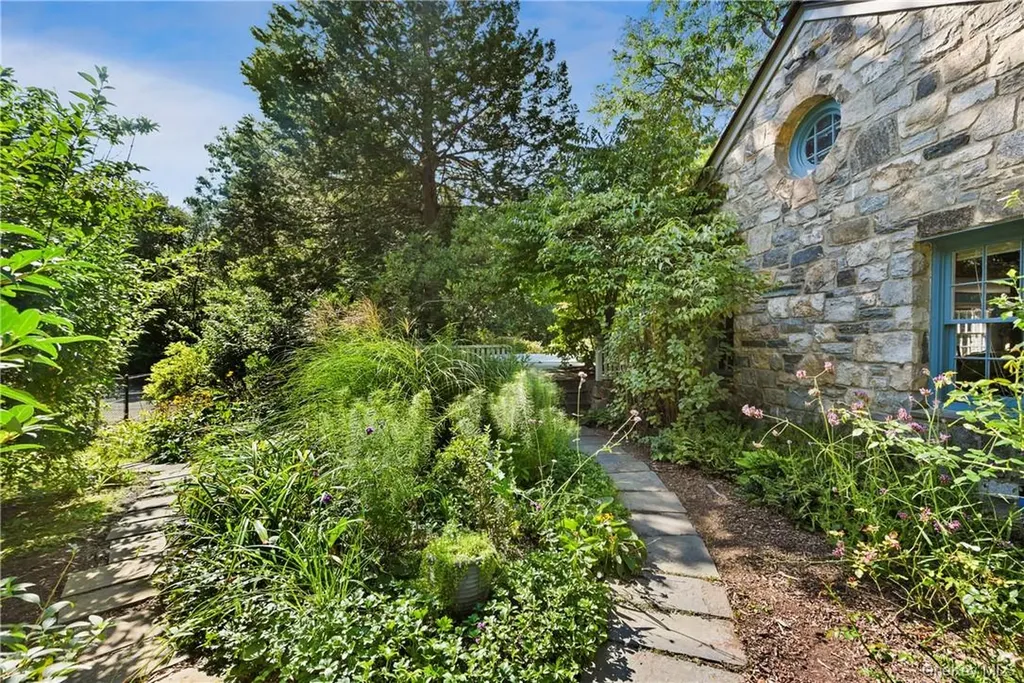 106 Old Stone Hill Road Pound Ridge NY 10576