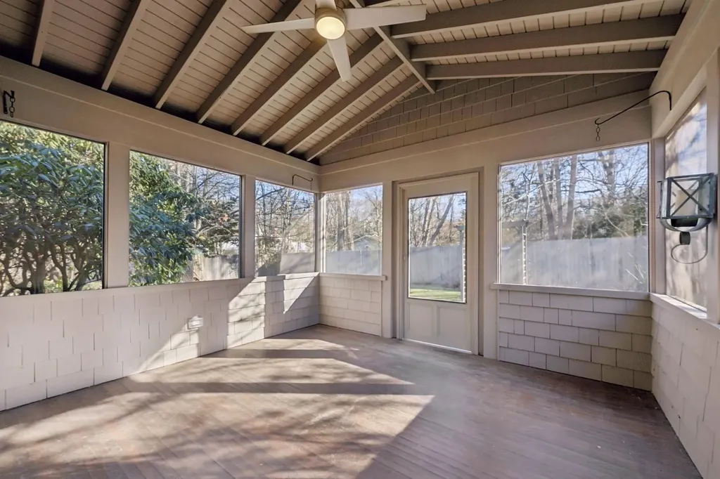 22 Pine Crest Lane Sag Harbor NY 11963