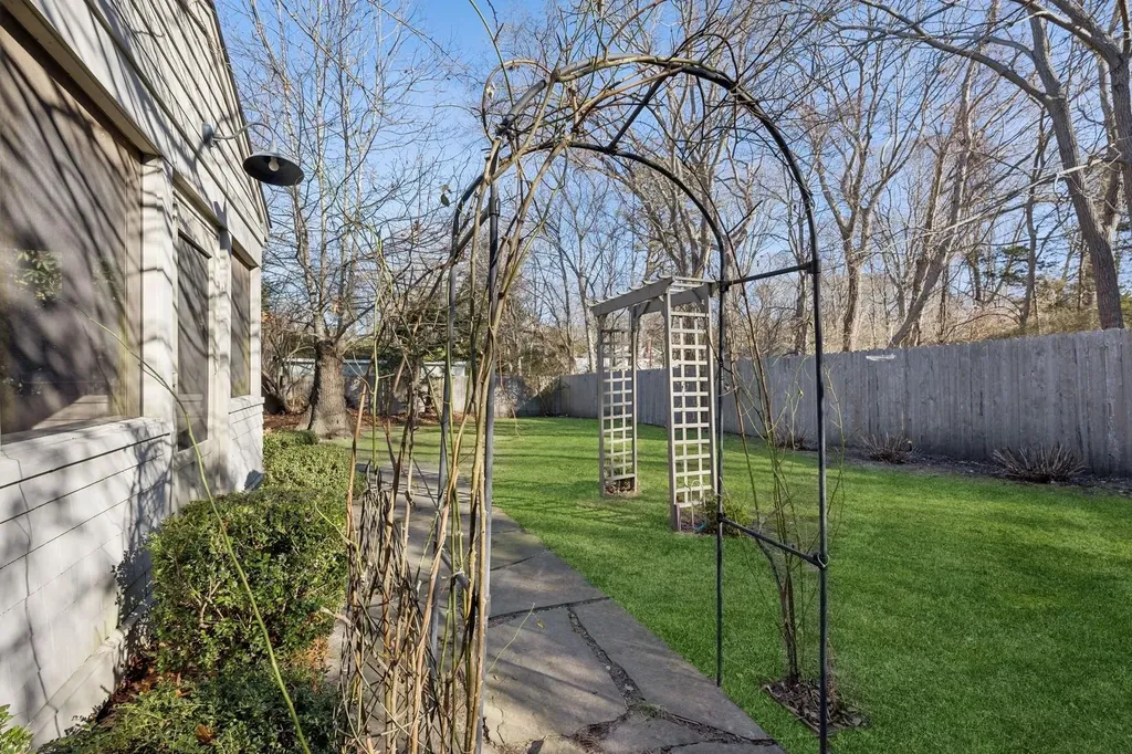 22 Pine Crest Lane Sag Harbor NY 11963