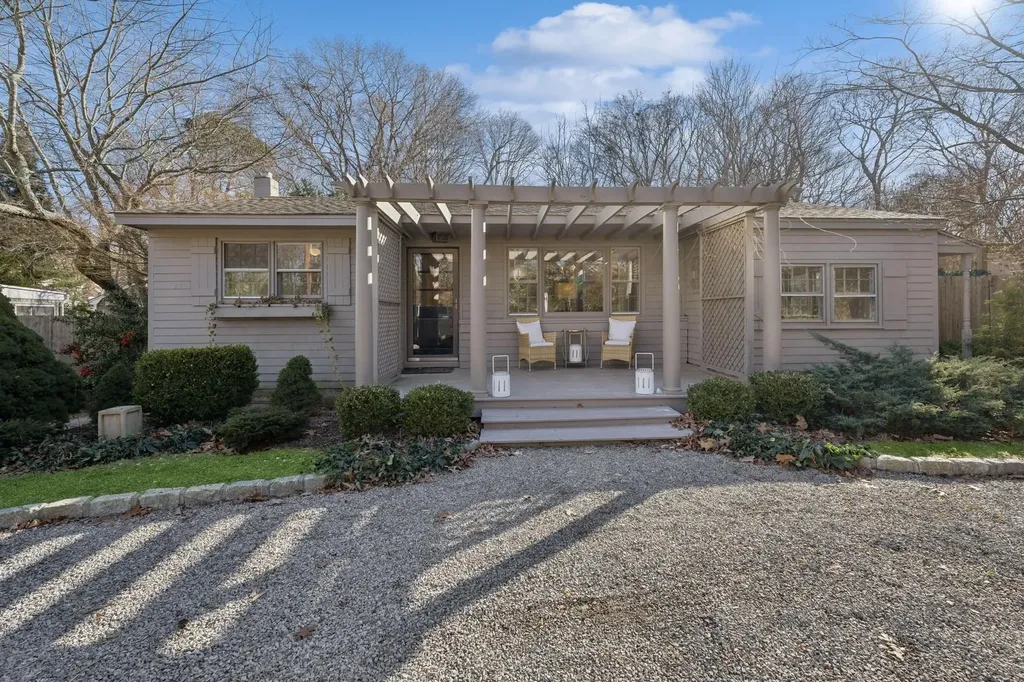 22 Pine Crest Lane Sag Harbor NY 11963
