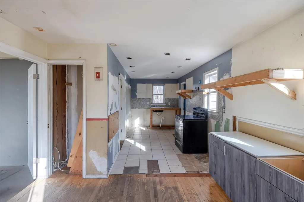 2 Avon Lane Middle Island NY 11953
