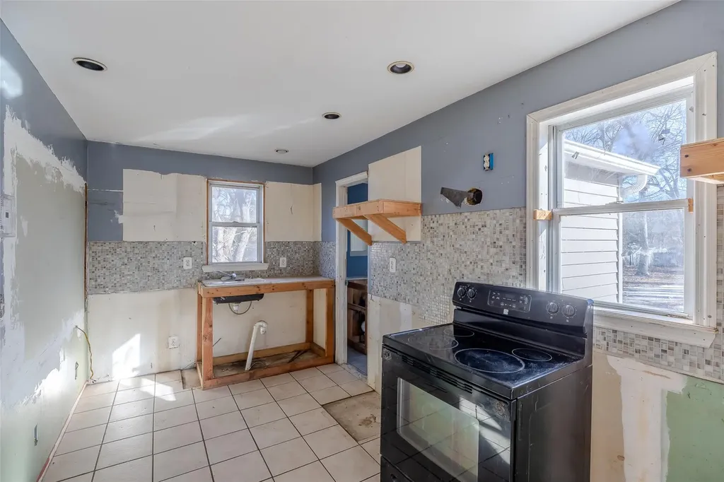 2 Avon Lane Middle Island NY 11953