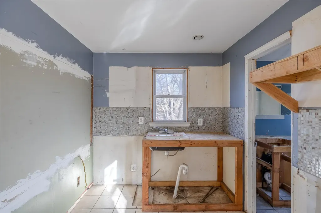 2 Avon Lane Middle Island NY 11953