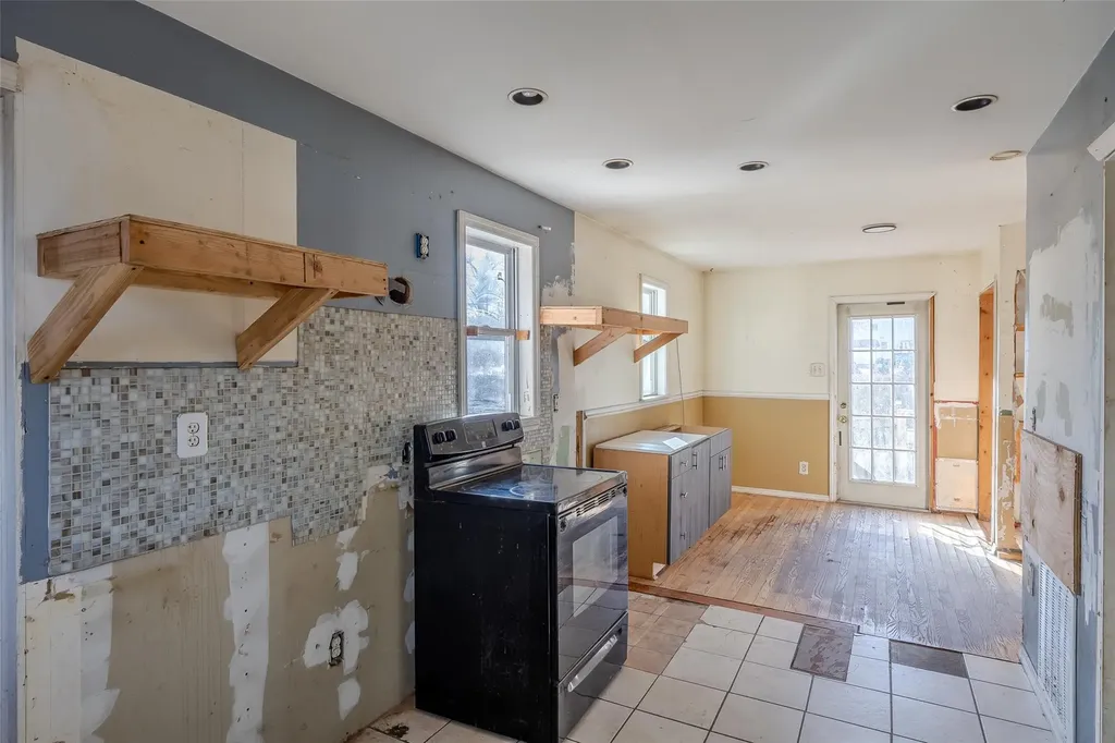 2 Avon Lane Middle Island NY 11953