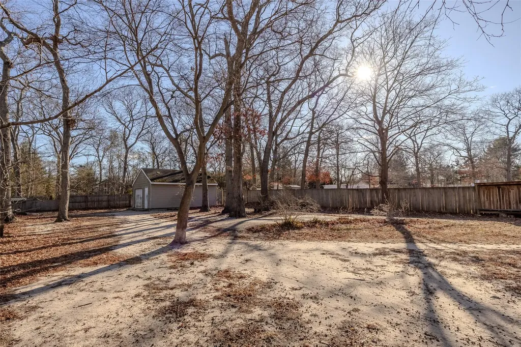 2 Avon Lane Middle Island NY 11953