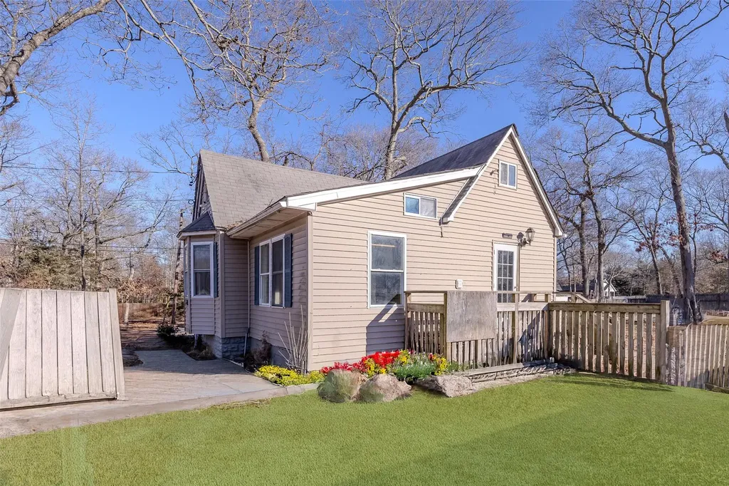 2 Avon Lane Middle Island NY 11953