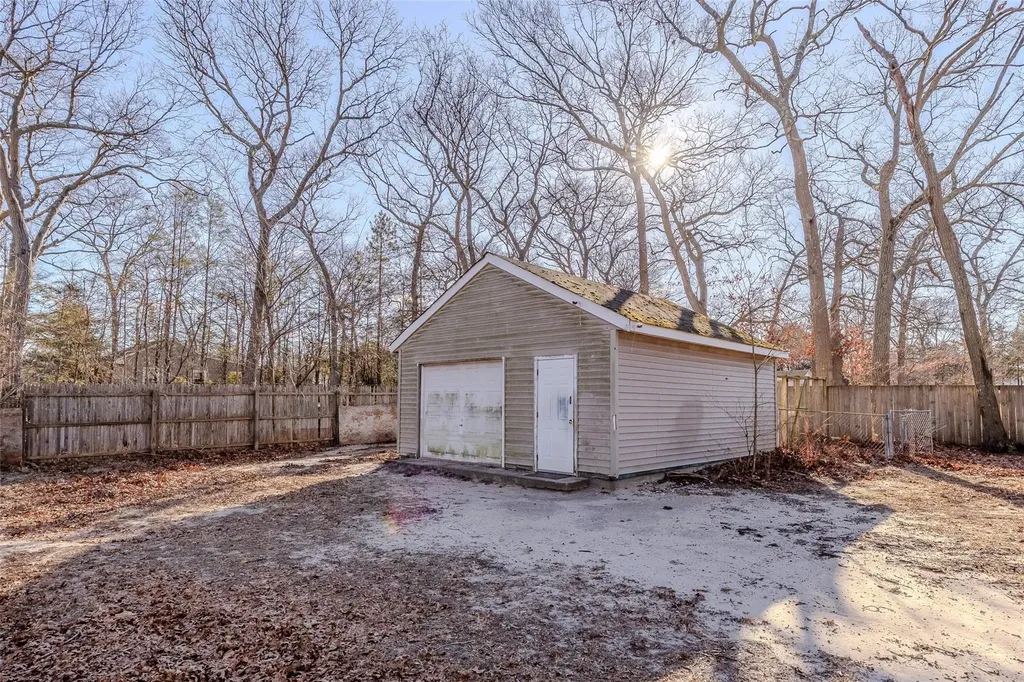 2 Avon Lane Middle Island NY 11953