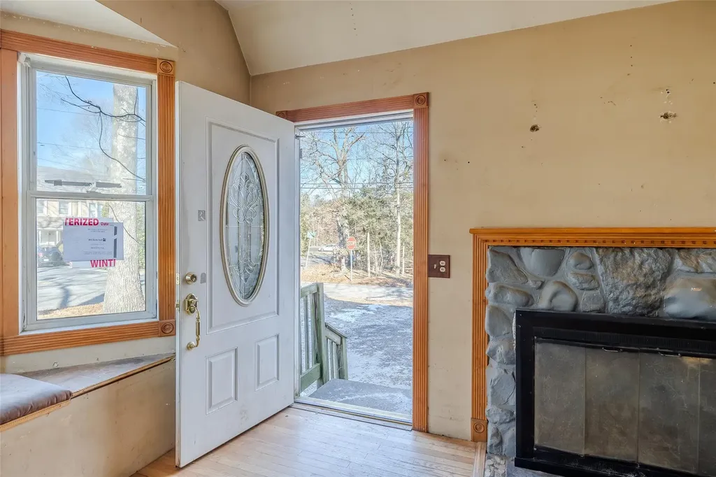 2 Avon Lane Middle Island NY 11953